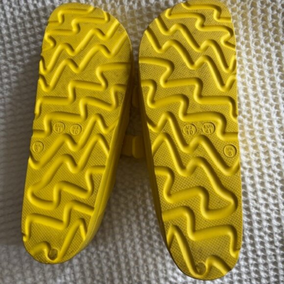 Yellow Sandals Size 10 - Picture 2 of 3